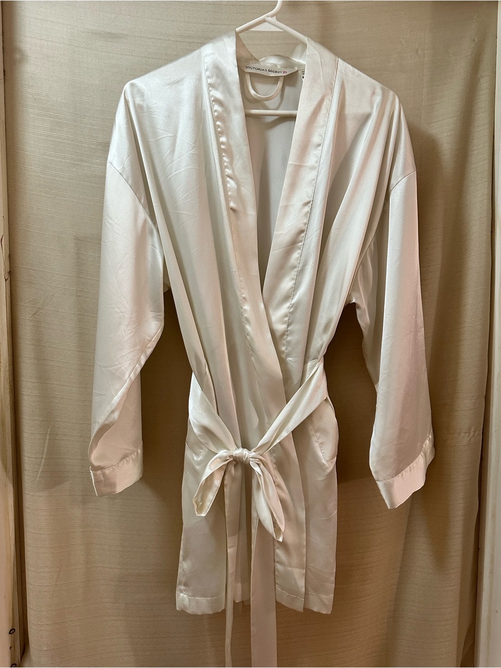 Victoria’s Secret Ivory Satin Wrap Robe One Size Short Kimono Sleepwear